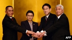 From left, Indonesian Defense Minister Ryamizard Ryacudu, Indonesian Foreign Minister Retno Marsudi, Japanese Foreign Minister Fumio Kishida and Japanese Defense Minister Gen Nakatani assemble in Tokyo, Dec. 17, 2015.