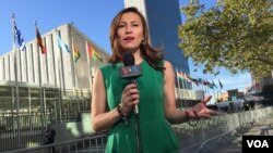 VOA Spanish reporter Celia Mendoza reporting from the U.N.