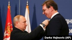 Ruski predsjednik Putin odlikuje Vučića