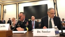 美国国防部核武器及导弹防御政策副助理部长罗伯特·苏佛(Robert Soofer)（右）（美国之音黎堡2020年3月12日摄）