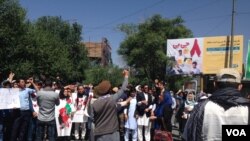 روز گذشته نیز شماری از فعالان مدنی در چهار راهی زنبق، دست به اعتراض زده بودند.