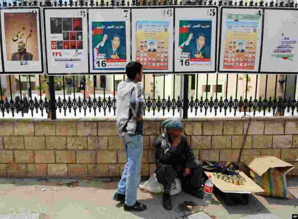 Street vendors near electoral posters in Algiers, May 9, 2012.