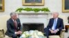 Presiden Joe Biden bertemu dengan Raja Yordania Abdullah II di Ruang Oval Gedung Putih di Washington, Senin, 19 Juli 2021. (Foto: AP/Susan Walsh)