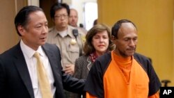FILE - Juan Francisco Lopez-Sanchez (R), charged with the murder of 32-year-old Kathryn Steinle, is seen being escorted into a courtroom at the Hall of Justice in San Francisco, July 7, 2015.