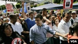 Leopoldo López con un 20% está segundo en las encuestas entre los candidatos opositores.