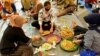 Dapur Umum Pemkot Surabaya Sediakan Ribuan Telur Rebus dan Minuman Pokak