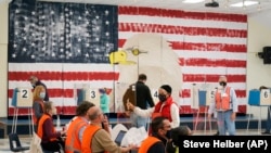 День виборів: голосування на виборчих дільницях у США. ФОТОГАЛЕРЕЯ