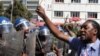Maintien en détention de 58 personnes arrêtées lors d'une manifestation anti-Mugabe