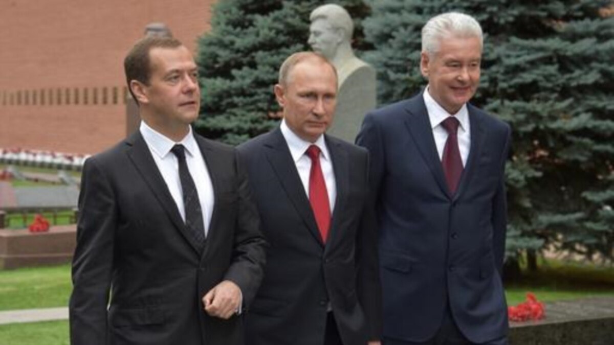 Путин и Медведев рядом