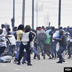 Ouattara menuduh Presiden Gbagbo mempersenjatai pendukungnya untuk menekan gerakan rakyat di Pantai Gading.