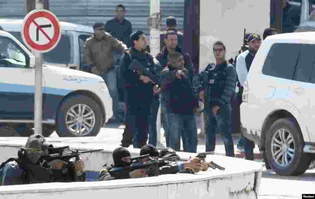 Police officers are seen outside parliament in Tunis, March 18, 2015.