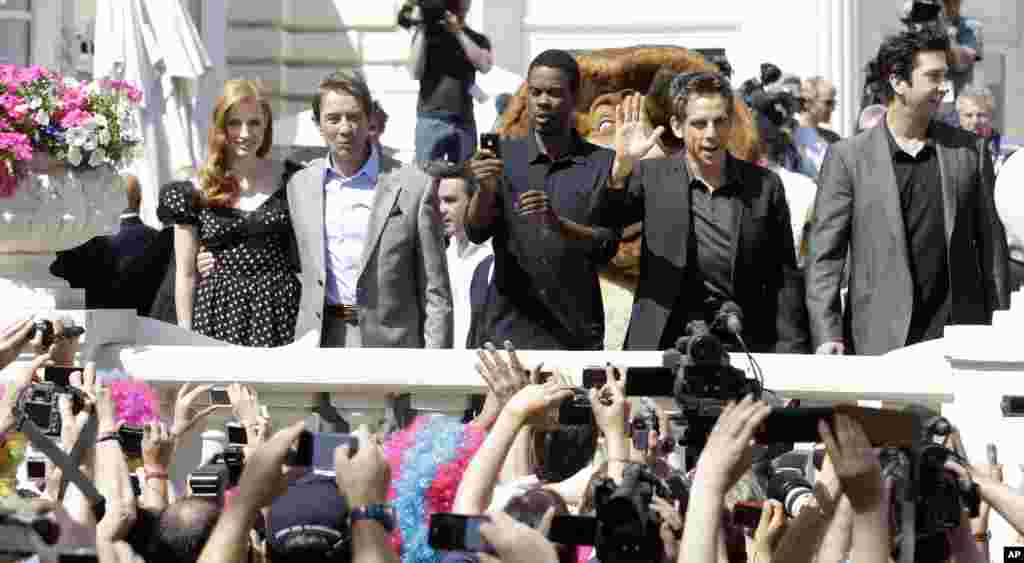 From left, actors Jessica Chastain, Martin Short, Chris Rock, Ben Stiller and David Schwimmer pose for fans during a photo call for Madagascar 3, May 17, 2012.