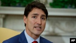 El gobierno canadiense dará 25.000 dólares canadienses (19.122 dólares) a las familias de cada uno de los 57 ciudadanos y 29 residentes permanentes de Canadá que murieron en el derribo de un avión ucraniano en Irán la semana pasada. 
