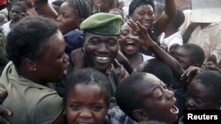 People greet a government army FARDC soldier as he returns to Goma, December 3, 2012. 