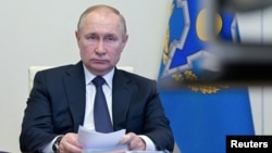 Predsednik Rusije Vladimi Putin prisustvuje vanrednom sastanku Saveta Organizacije za kolektivnu bezbednost (CSTO) o situaciji u Kazahstanu nakon nasilnih prostesta, preko video linka, u državnoj rezidenciji Novo-Ogarhovu, nedaleko od Moskve, 10. januar 2022.