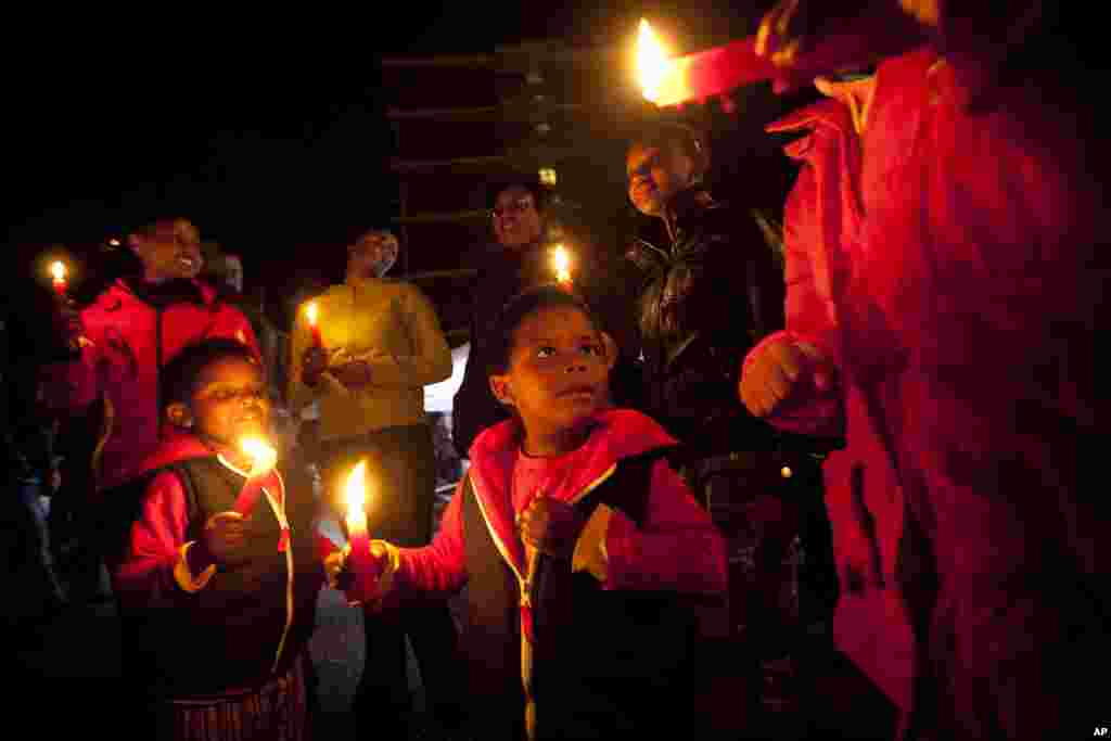 Children and their family sing the song &quot;Amazing Grace&quot; to show their support outside the entrance to the Mediclinic Heart Hospital in Pretoria, June 26, 2013.