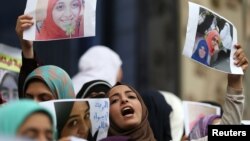 Female relatives of women prisoners shout slogans against the military and the interior ministry at an event called "Release Our Girls" during International Women's Day in front of the Press Syndicate in Cairo, Egypt, March 8, 2016. 