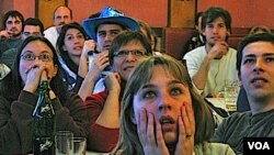 Cuando Uruguay se acercaba a la puerta del gol, las manos volaban a las cabezas y el grito se asomaba a los labios.