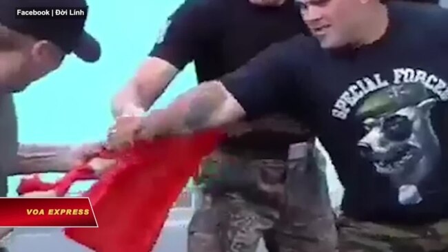 Nhiều người Việt kêu gọi ‘đừng bị kích động’ về video người Ukraine xé cờ Việt
