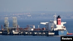 Arhiv - Tanker-naftaš Pegaz, koji plovi pod ruskom zastavom, fotografisan u luci Marmara Egelisi, u zapadnoj Turskoj, 16. januara 2022.