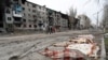 Vụ nổ làm rung chuyển Ukraine, thi thể dọc đường phố Mariupol