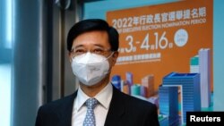 前香港政務司司長李家超到選舉事務司提交參選特首提名。 （2022年4月13日）