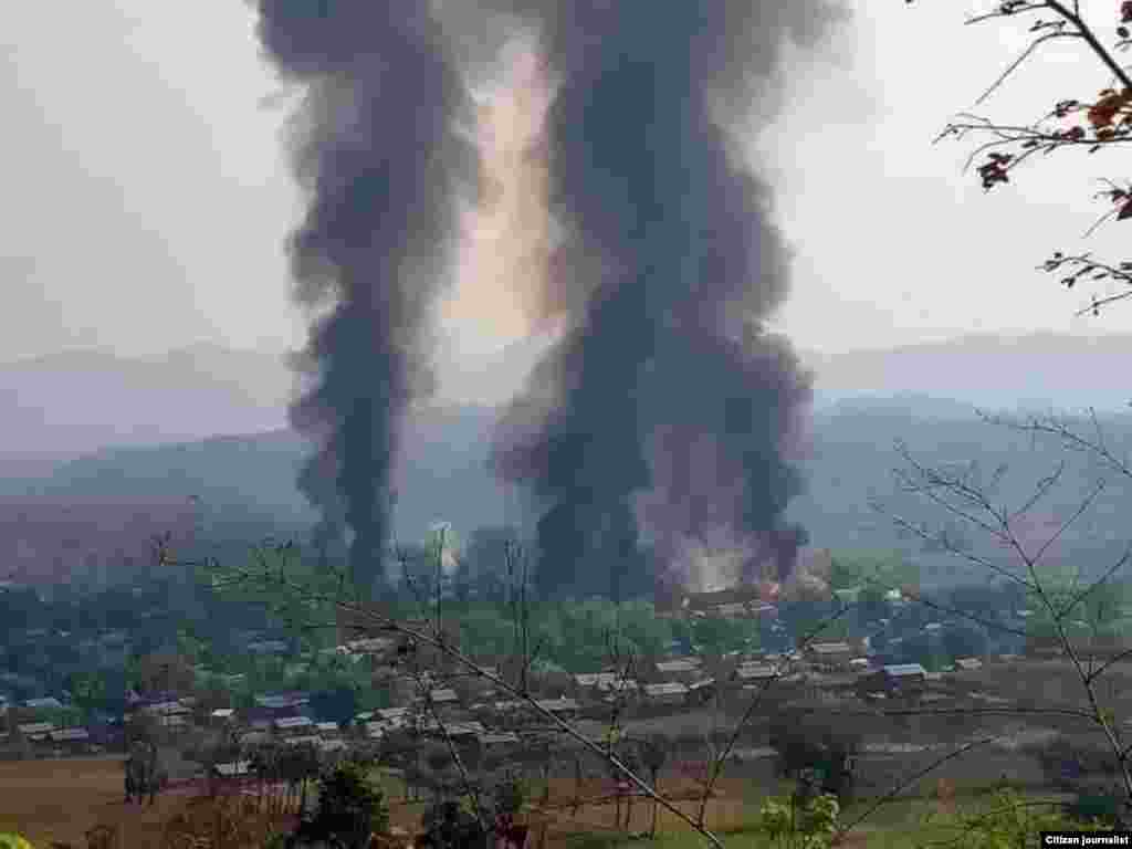 ပေါက်မြို့နယ်အတွင်းရှိ ကျေးရွာအချို့ မီးလောင်ကျွမ်းနေတဲ့မြင်ကွင်း။ (ဓာတ်ပုံ - CJ)