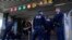 Pripadnici policije Njujorka ispred metro stanice u Bruklinu gde se dogodila pucnjava