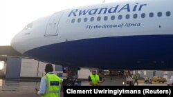 Un avion de RwandAir à l'aéroport international de Kigali, au Rwanda, le 12 janvier 2020.