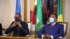 Président Paul Kagame ya Rwanda (G) na mokokani wa ye Denis Sassou N'Guesso ya Congo-Brazzaville na milulu ya botiami manzaka ya boyokani kati na bikolo mibale, na Oyo, Brazzaville, 12 avril 2022. (Présidence Congo-Brazzaville)