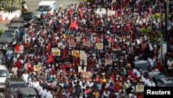 Members and supporters of Sri Lanka's opposition the National People's Power Party march during a protest against President Gotabaya Rajapaksa, amid the country's economic crisis, in Colombo, April 19, 2022. 