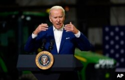 Presiden Joe Biden di Menlo, Iowa, 12 April 2022. (Foto: AP)