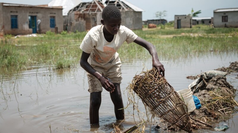 Au Burundi, l'eau monte et déplace les populations