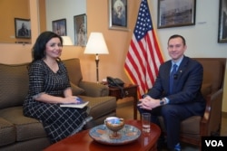 U.S. Consular Chief Robert Romanowsk talks with VOA's Navbahor Imamova, Tashkent, Uzbekistan, March 25, 2022