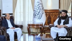 Taliban Foreign Minister Amir Khan Muttaqi (R) summoned Pakistan's ambassador, Mansoor Ahmad Khan, in Kabul to protest the alleged attacks, April 16, 2022. (Courtesy of Muttaqi's office)
