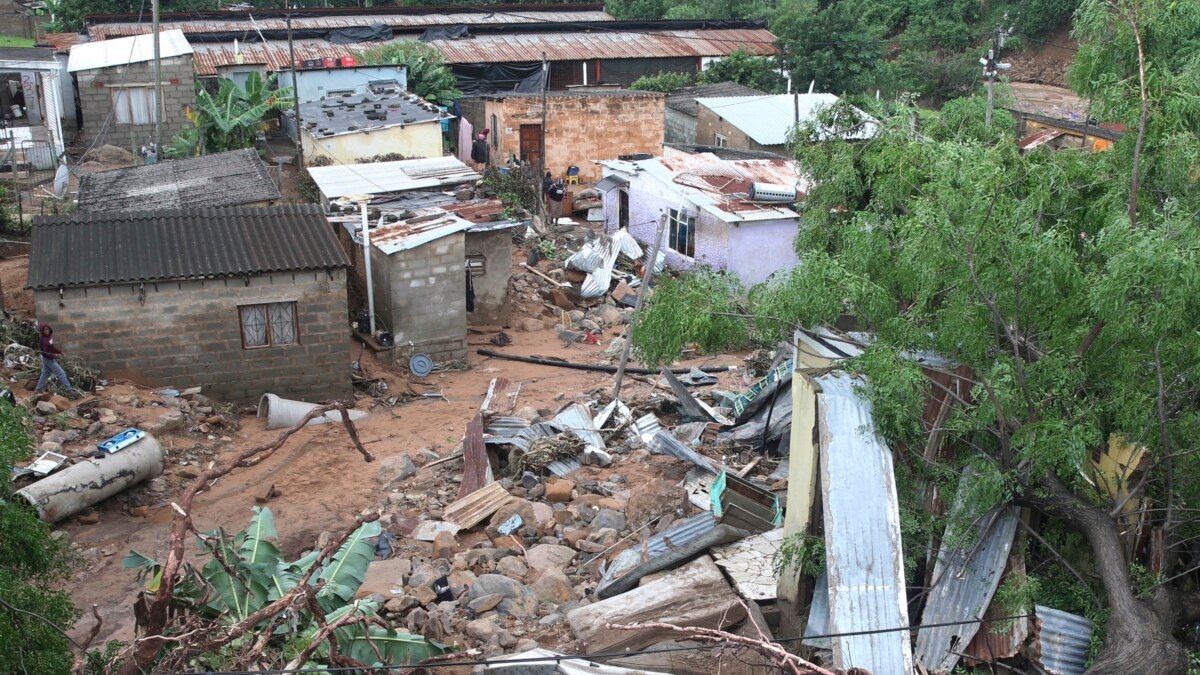Disaster area. ЮАР наводнение. Наводнение в ЮАР 2022. Дома белых в ЮАР.