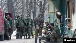 Proruske trupe u Marijupolju (Foto: REUTERS/Alexander Ermochenko)
