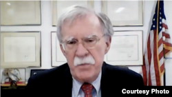 美国前国安顾问博尔顿(John Bolton)4月16日以视讯录影方式发表专题演讲，主题为:“台湾在面对北京威胁时扮演拟聚世界力量的角色”。（视讯影像截图提供：台湾国家联盟和世界台湾人大会）