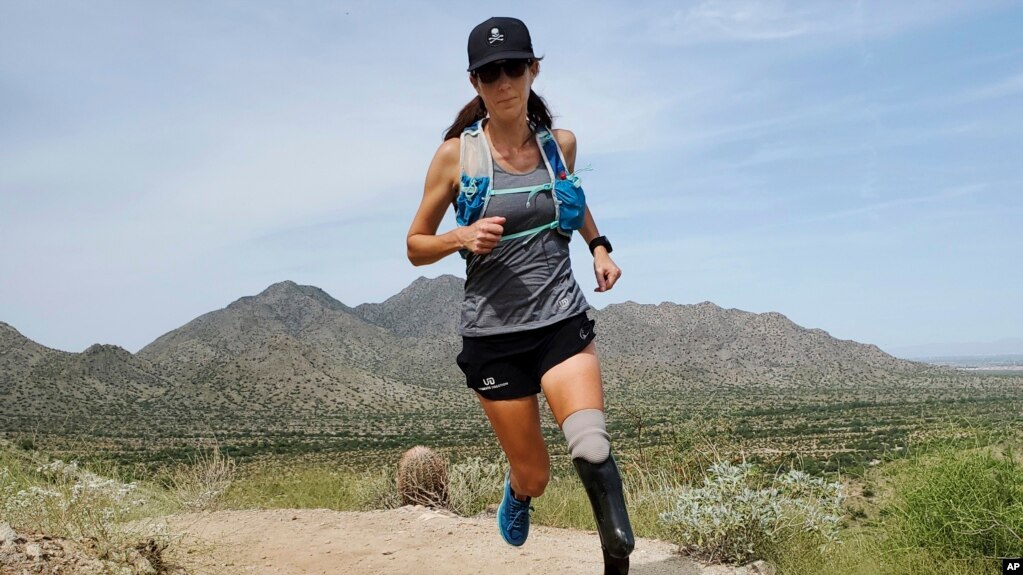 In this image provided by Edwin Broersma, marathoner Jacky Hunt-Broersma trains on Aug. 28, 2021 at San Tan Mountain Regional Park, in San Tan Valley, Az. (Edwin Broersma via AP)