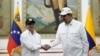 Los presidentes de Colombia y Venezuela, Gustavo Petro y Nicolás Maduro respectivamente, durante una reunión en el Palacio de Miraflores, en Caracas. 