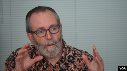 Carl Ernst, Peneliti dan Dosen University of North Carolina (VOA)