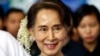 Pemimpin Myanmar Aung San Suu Kyi tiba untuk menghadiri KTT Kewirausahaan Myanmar di Pusat Konvensi Internasional Myanmar di Naypyidaw, Myanmar. Pengacara Suu Kyi mengatakan Senin, 12 Juli 2021. (Foto: AP)