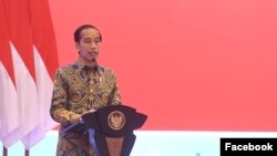 Presiden Joko Widodo memberikan sambutan dalam penandatanganan kerja sama Indonesia Investment Authority (INA) dengan PT Hutama Karya dan PT Waskita Karya-PT Waskita Toll Road, Kamis, 14 April 2022. (Facebook/setkabgoid)