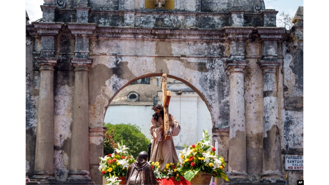 La imagen de Jesús Nazareno del Perdón, durante la procesión de Jueves Santo en la Antigua Guatemala, el 14 de abril de 2022.