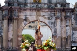 La imagen de Jesús Nazareno del Perdón, durante la procesión de Jueves Santo en la Antigua Guatemala, el 14 de abril de 2022.