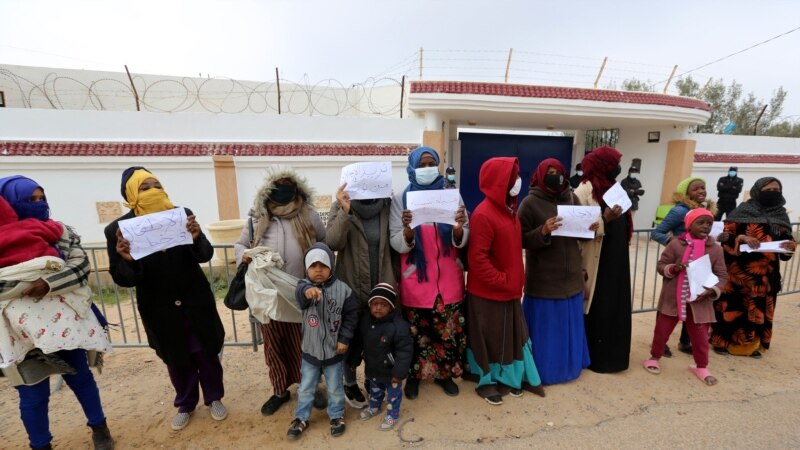 Tunisie: la police disperse des migrants installés devant le siège du HCR