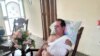 El periodista independiente cubano Alberto Corzo fotografiado en un hospital después de que los agresores lo golpearon y le rompieron la clavícula.