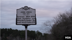 Majikan Omar yang kedua, James Owen, adalah kakak gubernur North Carolina, John Owen. Omar mengaku diperlakukan dengan baik oleh keluarga Owen. (credit: VOA)