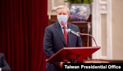 美国资深联邦参议员林赛∙格雷厄姆（Lindsey Graham）率领一个美国国会议员代表团访问台湾，在台北与蔡英文总统举行会晤。（照片来自台湾总统府网站）