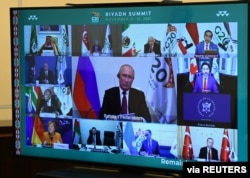 Presiden Rusia Vladimir Putin mengambil bagian dalam konferensi video selama KTT Pemimpin G20 2020, 21 November 2020. (Foto: via Reuters)